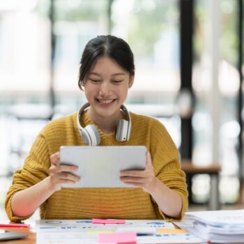 Smart asian business woman smiling at office space. real estate, lawyer, non-profit, marketing