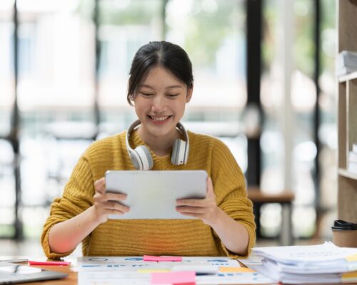 Smart asian business woman smiling at office space. real estate, lawyer, non-profit, marketing