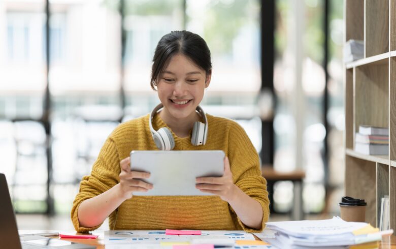 Smart asian business woman smiling at office space. real estate, lawyer, non-profit, marketing